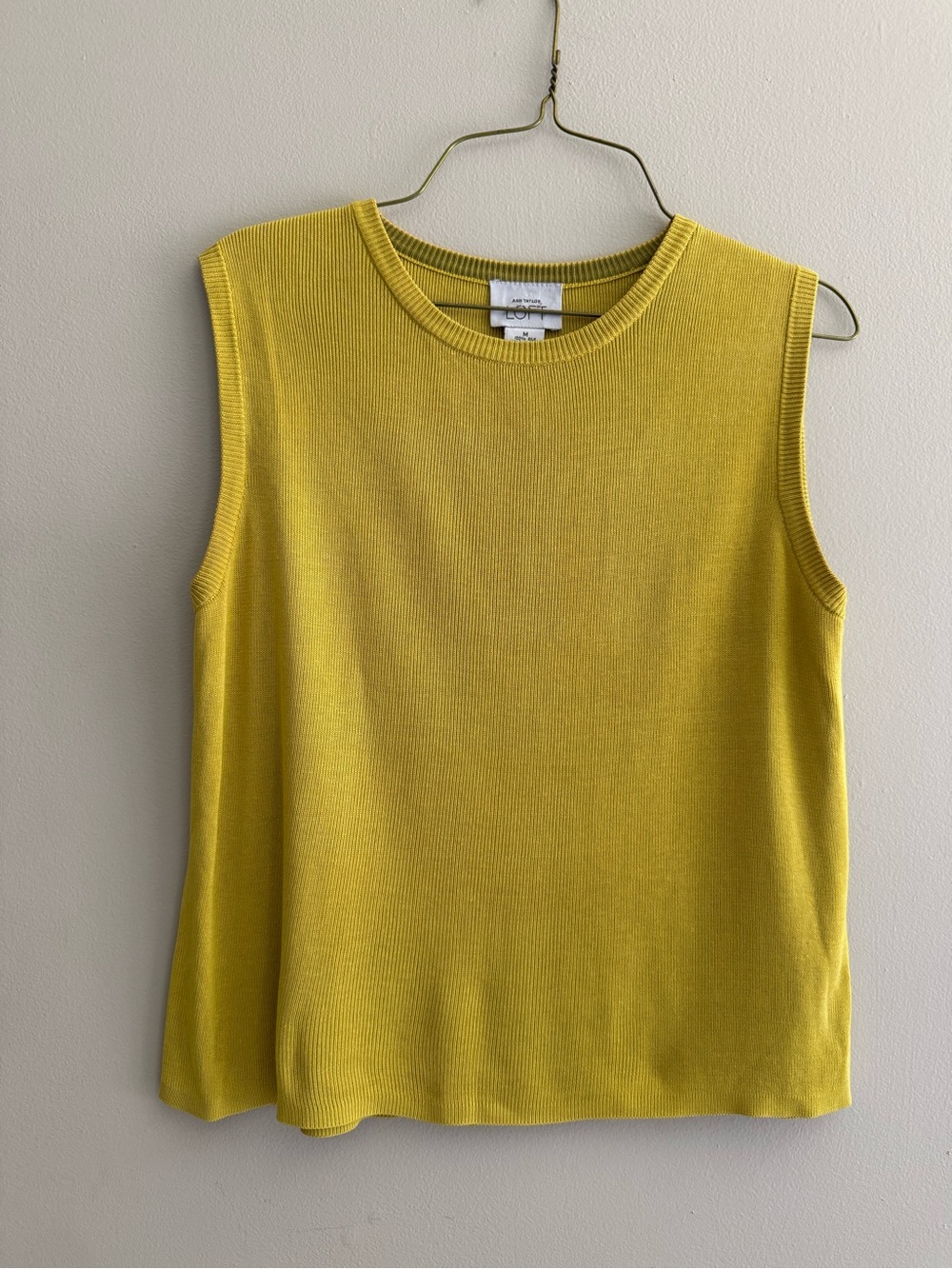Ann Taylor LOFT Women’s Yellow 100% Silk Knit Crew Neck Sleeveless Tank Top M